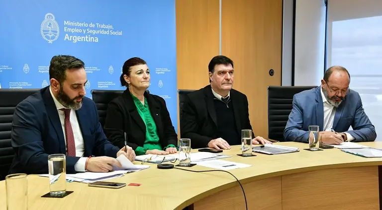 El Gobierno aumentará un 34% el salario mínimo: a cuánto subirá en julio, agosto y septiembre