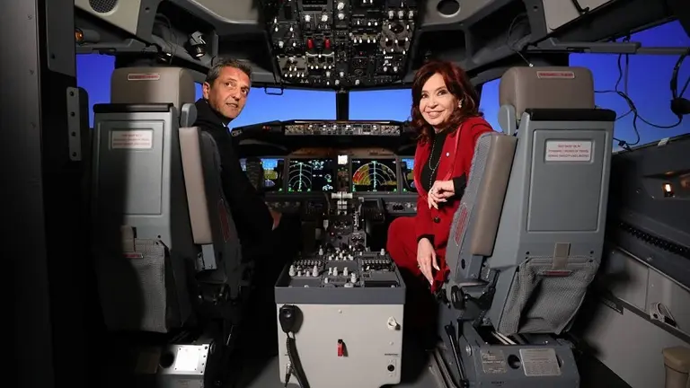 Cristina Kirchner: "Hablando de los simuladores de vuelo, alguien debería inventar un simulador de presidentes"