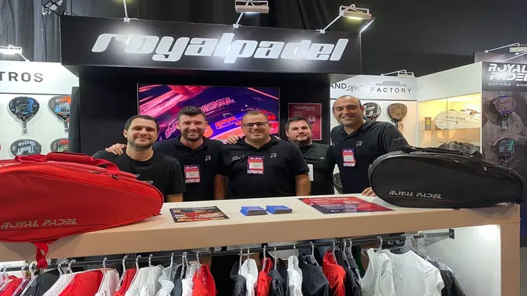 Arrancó con $8.000 para revender paletas de pádel: hoy es dueño de un negocio exitoso junto a un amigo