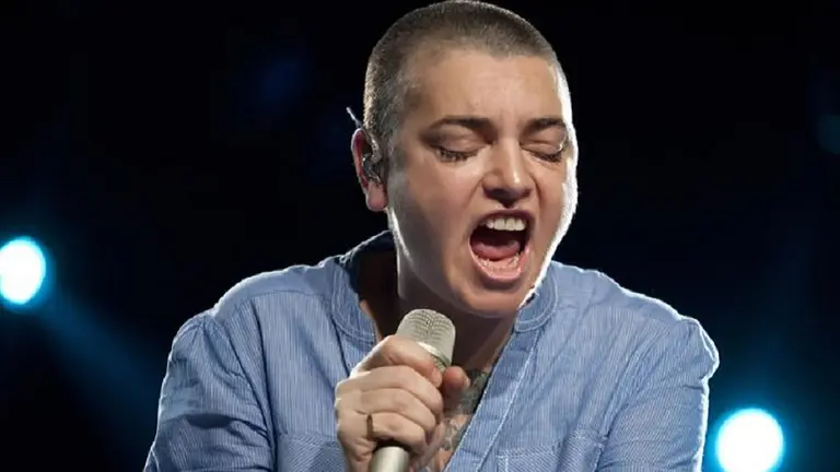 Sinéad O'Connor: la voz poderosa de Irlanda y sus 10 canciones imperdibles