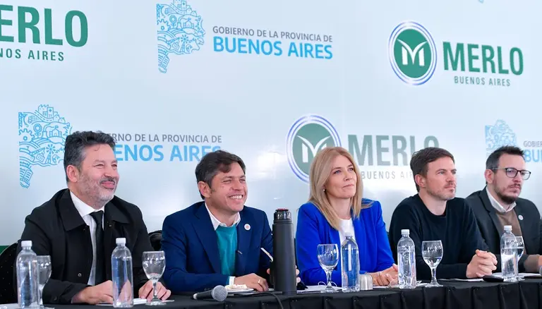 Kicillof anunció aumento de sueldo para estatales bonaerenses y se pliega a la suma fija de Massa