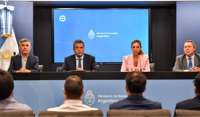 Senadores de Juntos por el Cambio salen a frenar la jugada del Gobierno, que busca copar la futura conducción del ENRE