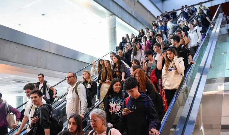 Llegaron a Ezeiza los primeros argentinos evacuados de Israel