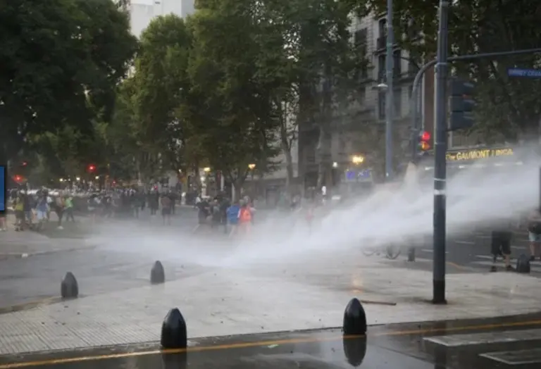 Incidentes en el Congreso: el Gobierno pide embargar bienes de manifestantes que causaron destrozos