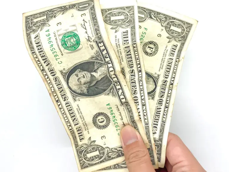 Cuál es la diferencia entre los dólares que tienen el ojo, la estrella y la pirámide