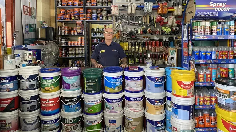 Emprender a los 50: tras superar una crisis, este empresario fundó una exitosa cadena de pinturerías
