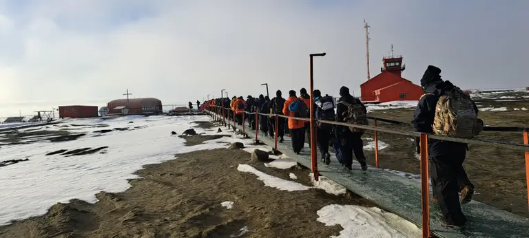 Movistar Argentina realizó con éxito las primeras pruebas del servicio de Starlink sobre Órbita Baja