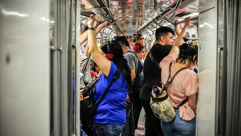 La Justicia prohibió aumentar el boleto de subte hasta el 10 de julio, tras una medida cautelar