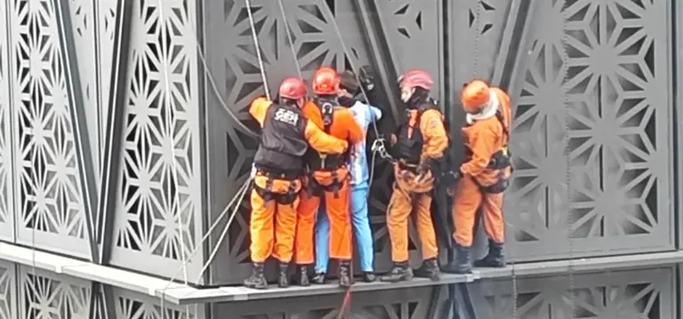 Quién es el youtuber polaco que escaló hasta el piso 28 de un edificio en Puerto Madero