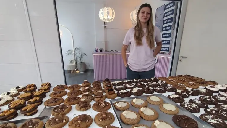 Con 18 años, convirtió sus cookies en un emprendimiento que la rompe