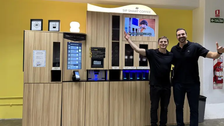 Conocé la franquicia de cafetería que te permite ganar dinero, sin mozos, sin local y sin trabajar