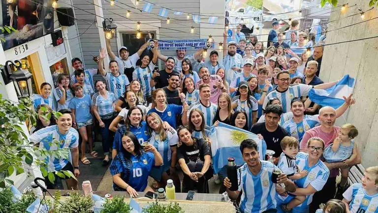 Un matrimonio de Buenos Aires fundó en Colorado un supermercado donde los argentinos hacen cola para sentirse como en casa