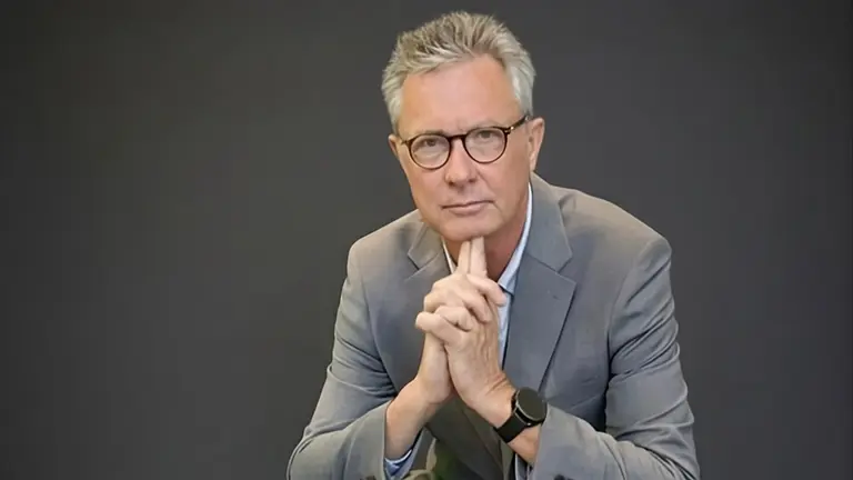 Lo echaron de una multinacional, empezó a vender huesos para perros y hoy factura millones de dólares