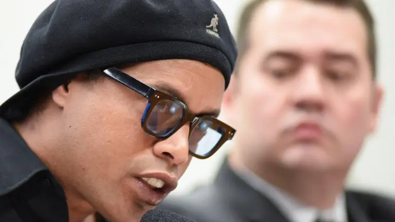 Ronaldinho se mete en los negocios y prepara 10 millones de euros por año para comprar un club europeo