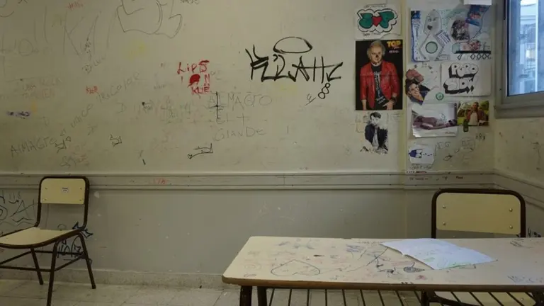 Jorge Macri endurece las reglas por daños y grafitis en escuelas porteñas y cambia quién los reparará