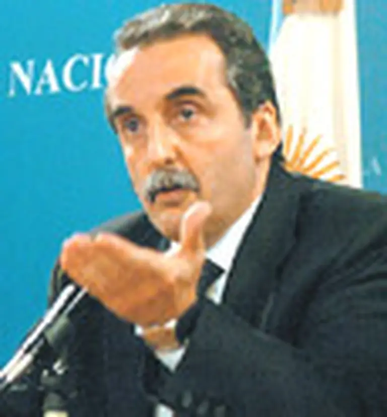 Moreno recibe a automotrices por acuerdo de precios