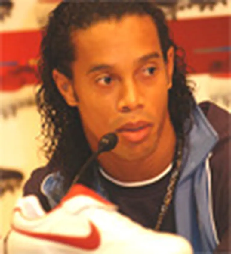Ronaldinho ya tiene su propia marca deportiva