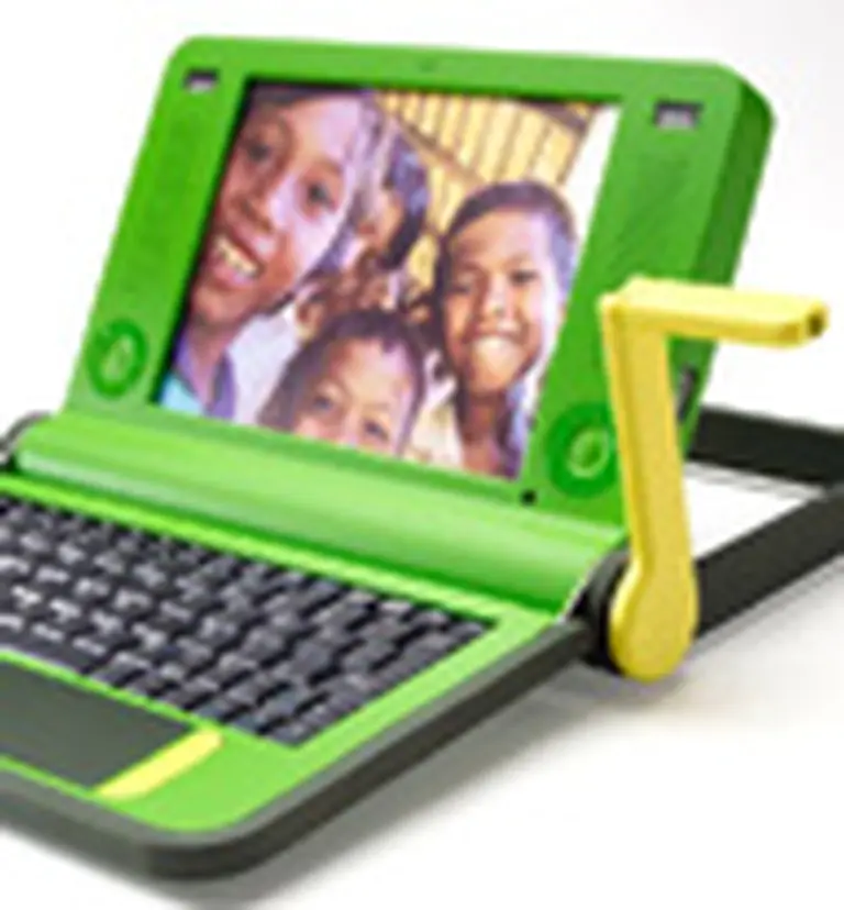 La laptop de bajo costo creada por Negroponte llega a la Argentina