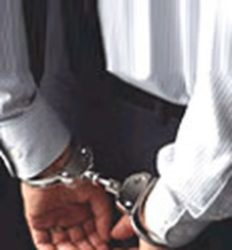 Condenan a prisión a analista por filtrar información privilegiada