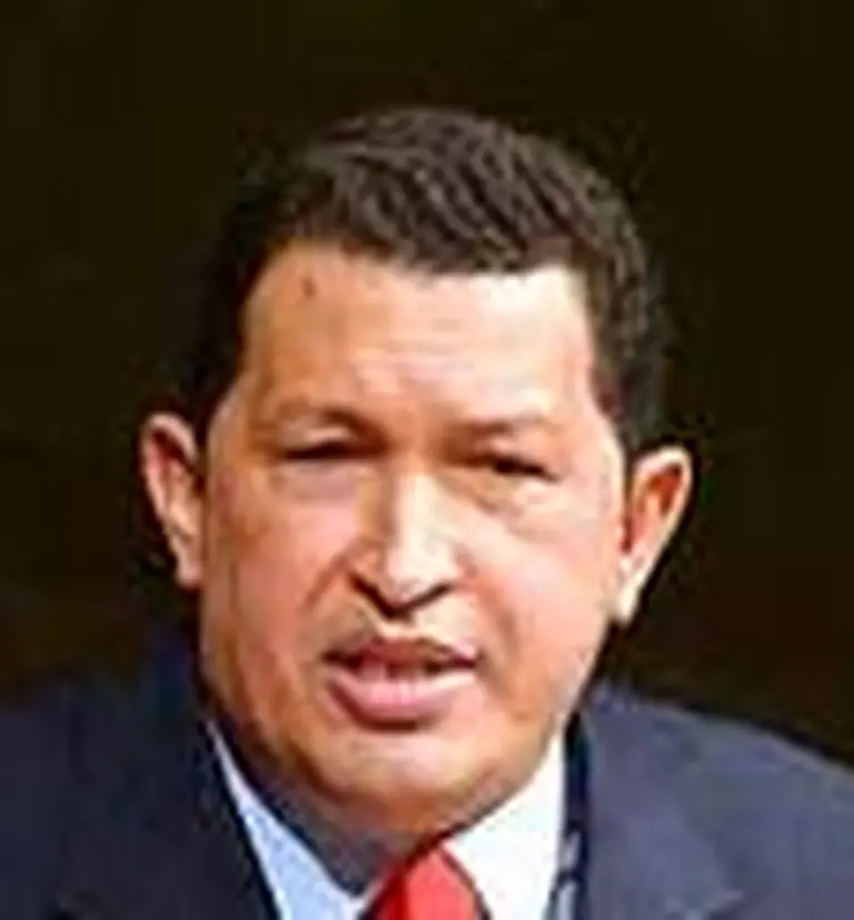 Chávez estatizará por ley convenios con las petroleras