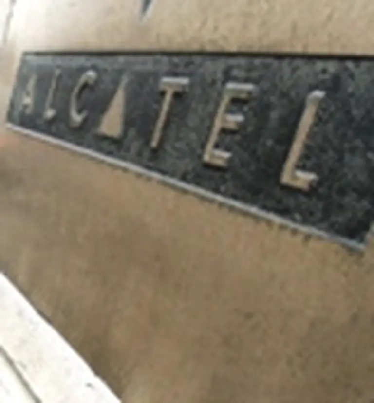 Alcatel-Lucent podrí­a despedir a 20.000 empleados
