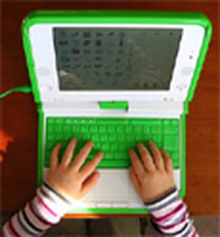 Lanzan en China una computadora por 130 dólares