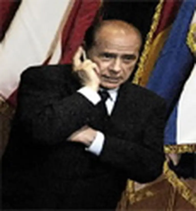 El grupo mediático de Berlusconi darí­a telefoní­a en Italia