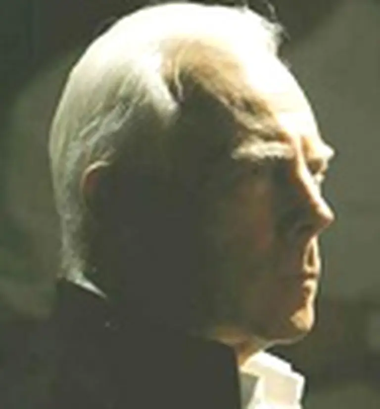 El imperio de Giorgio Armani sale por primera vez a la venta