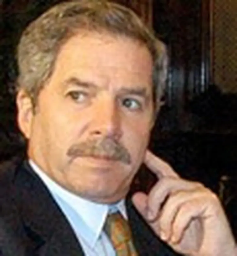 Solá designó a Carlos Fernández como nuevo ministro de Economí­a