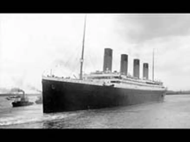 Del Titanic a los platos voladores: los fraudes más grandes de la historia