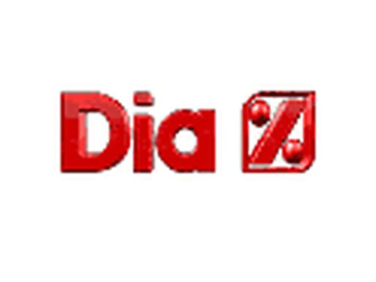 Carrefour refuerza Dia con la compra de Plus