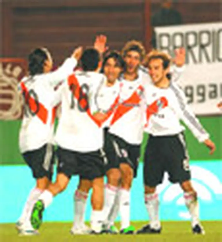 Las marcas recalientan la vidriera del Torneo Apertura de fútbol