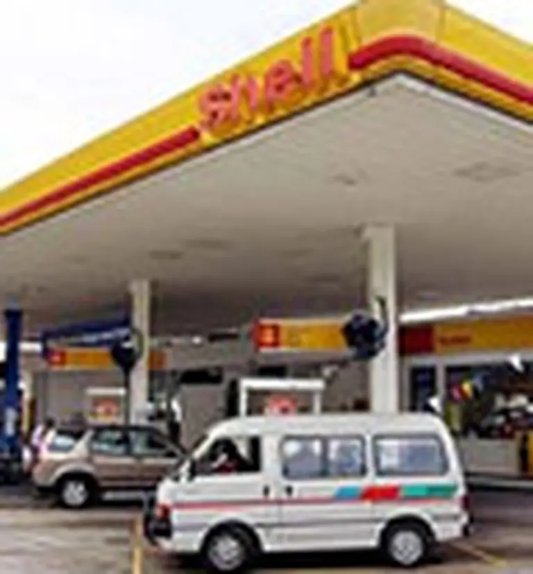 Sigue la amenaza de clausura a una refinerí­a de Shell