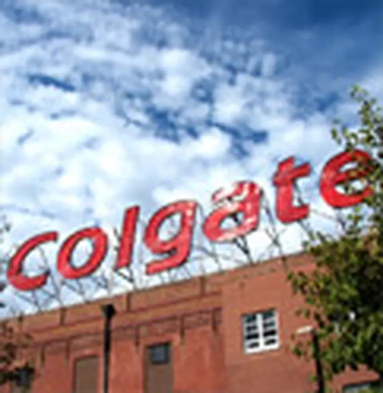 Colgate saca de la venta desodorantes y dentí­fricos