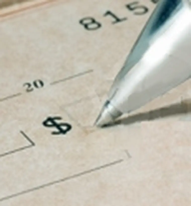 Recomiendan firmar los cheques con tinta negra
