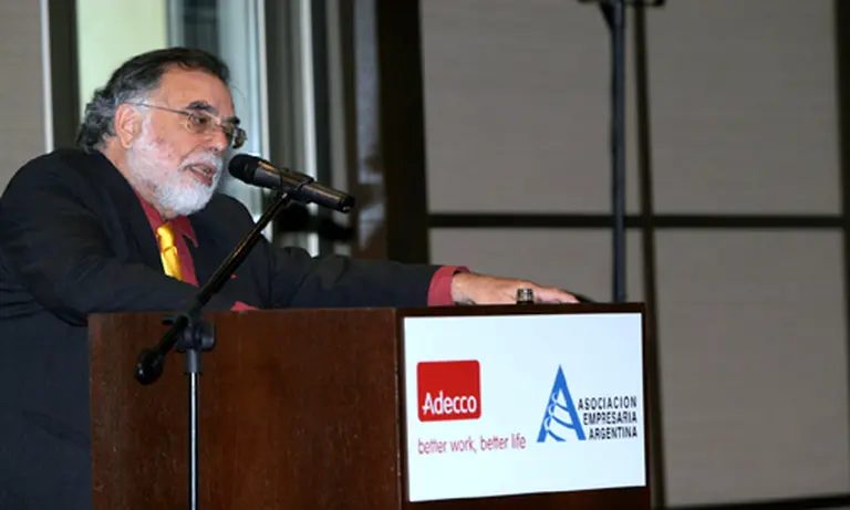 "Seguir con decisión el instinto y las ideas es una clave del éxito"