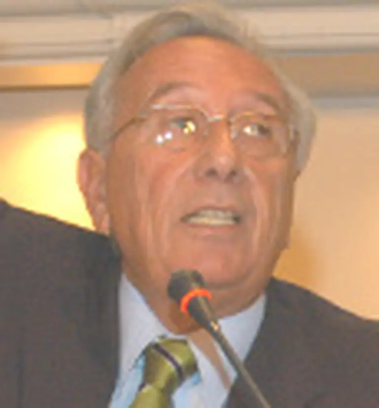 Recalde insiste con la supresión de los vales alimenarios