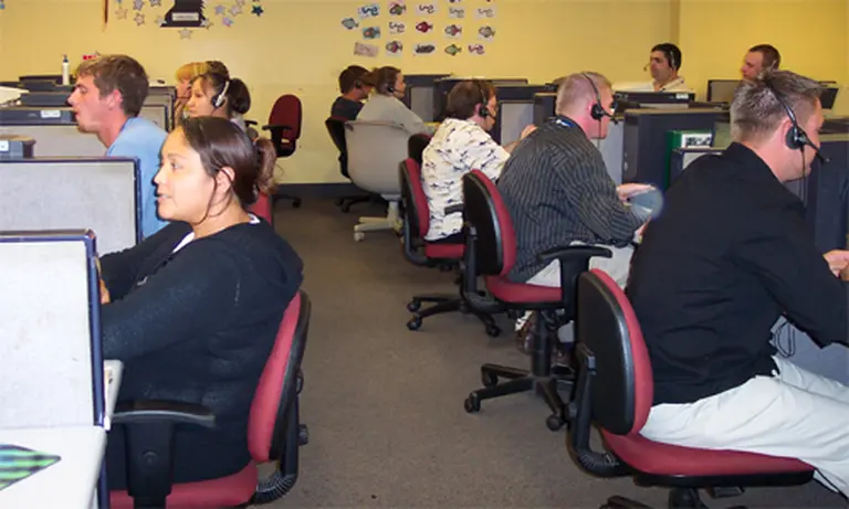 Los call centers prevén contratar a 100.000 personas
