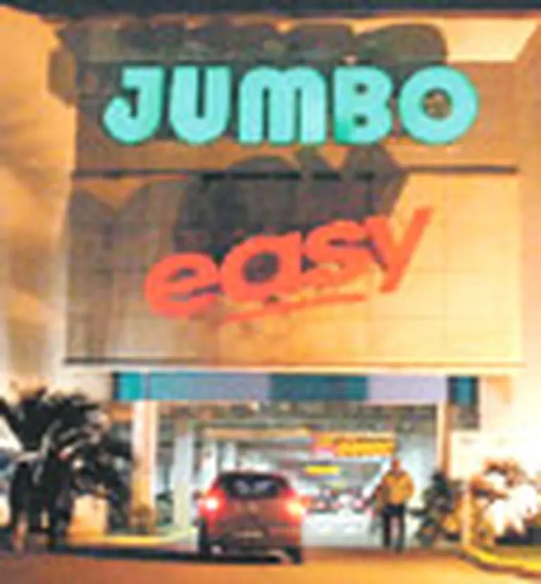 Dueña de Easy y Jumbo adquiere cadena peruana en u$s500 M