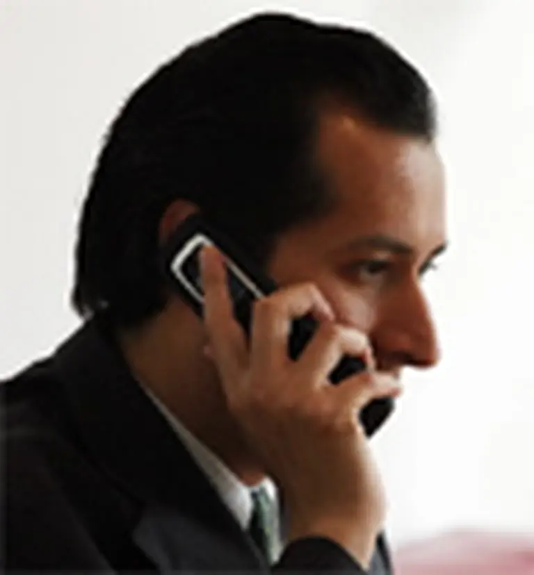 Los celulares comienzan a desplazar a la telefoní­a fija