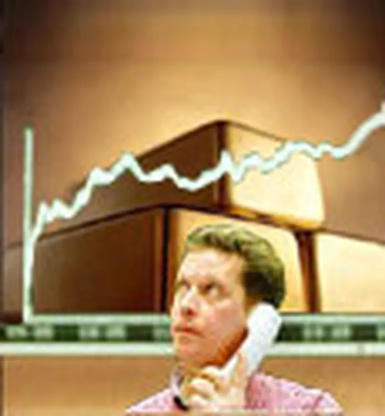 El oro rompió su propia marca y cerró en 868 dólares