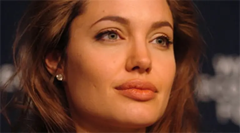 Un virus utiliza fotos de Shakira y Angelina Jolie como gancho