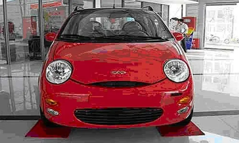 Crece la batalla por producir el auto más barato del mundo