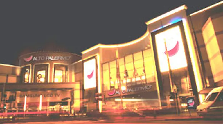 Para treparse a la ola del consumo, Alto Palermo cambia su sonrisa