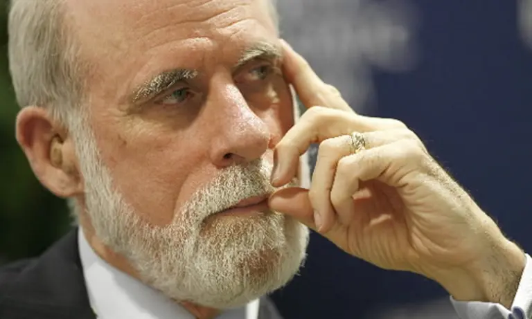 El padre de Internet dice que "nadie puede controlar" la red