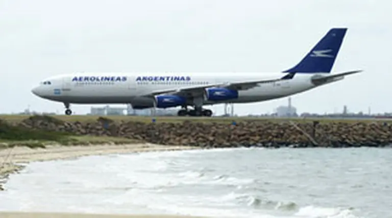 El Gobierno aportó otros $50 millones para mantener a Aerolí­neas