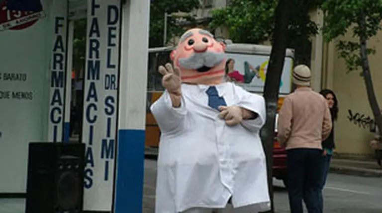Mal diagnóstico: Dr. Simi cerró todas sus farmacias en el paí­s