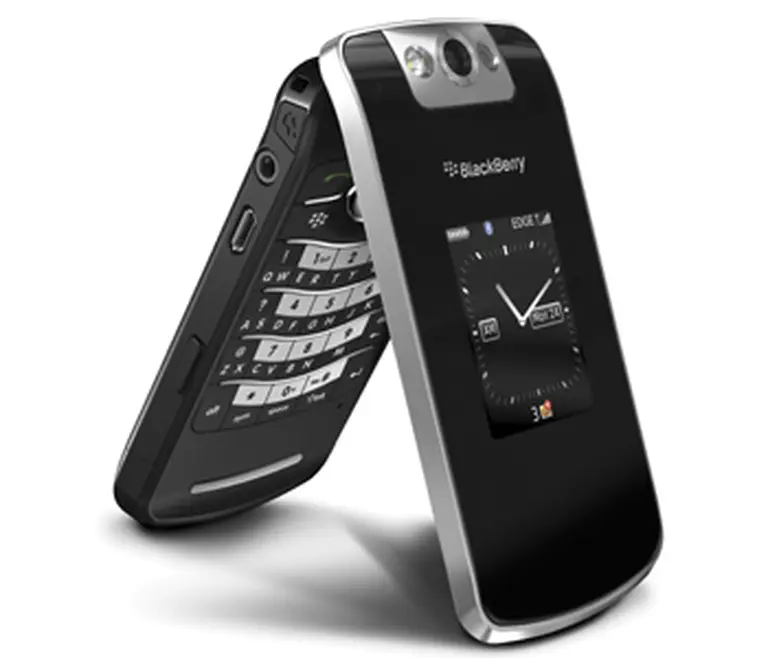 Llega la primera versión plegable del BlackBerry