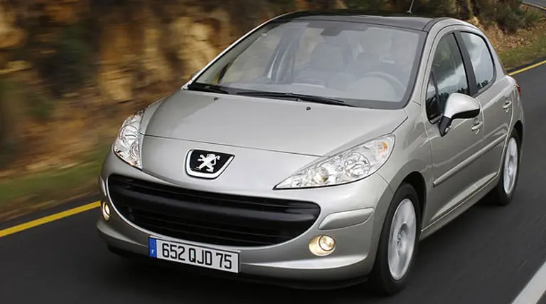 La nueva versión del 207 de Peugeot ya circula en el paí­s