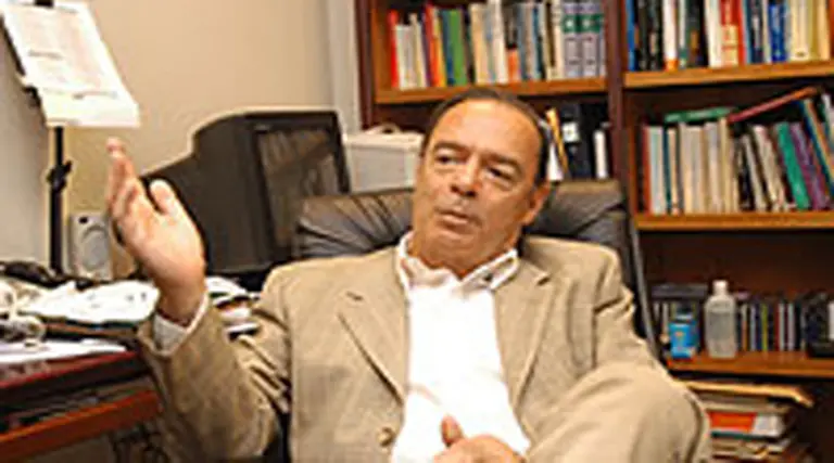 Para Roque Fernández hay que liberar el dólar sin temor a que impacte en los precios